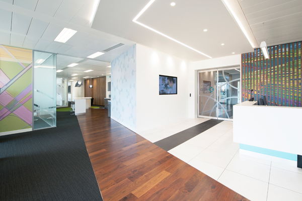 上?？萍脊巨k公樓過道如何裝修設計